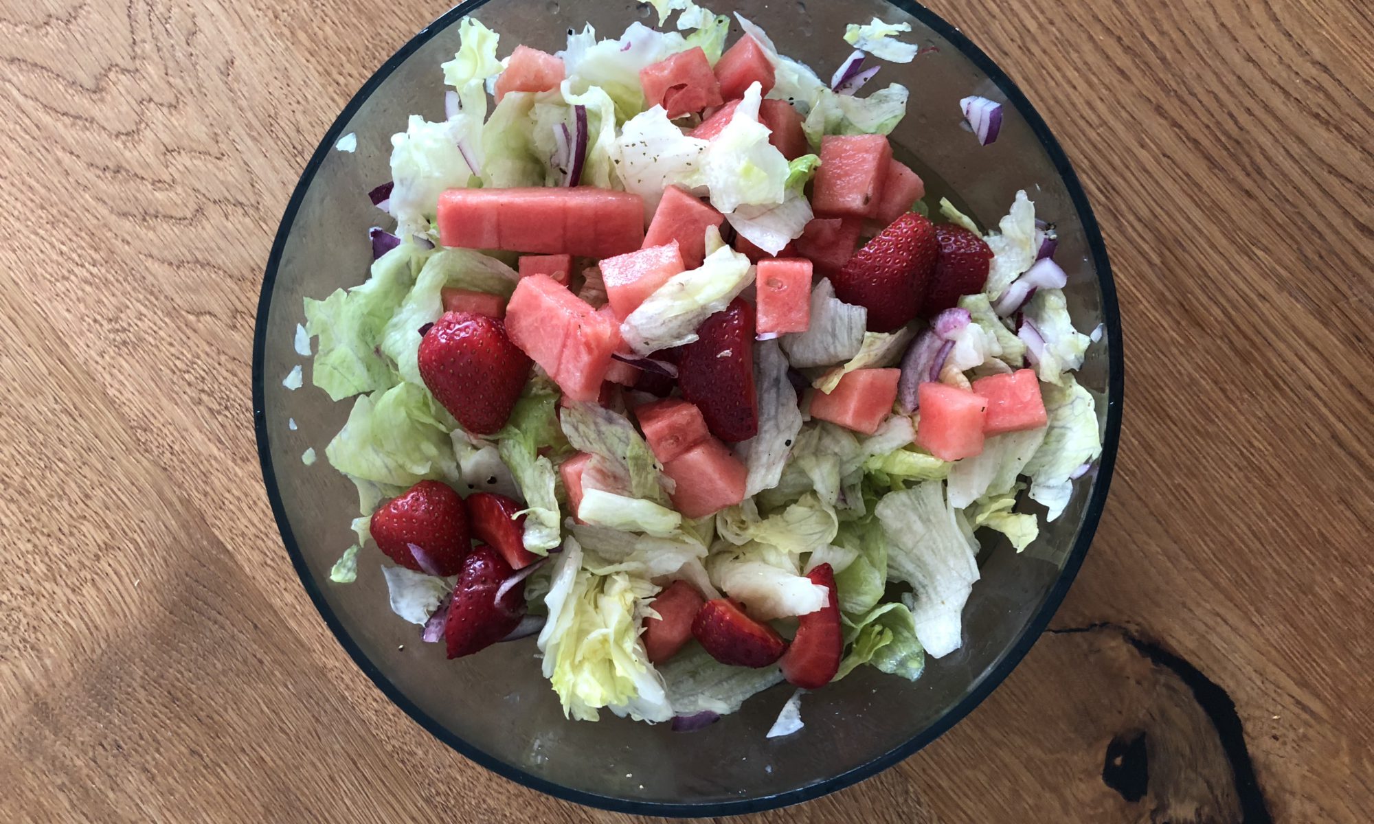 Eisbergsalat mit Melone und Erdbeeren – Gesundheit, Ernährung, Lebensstil